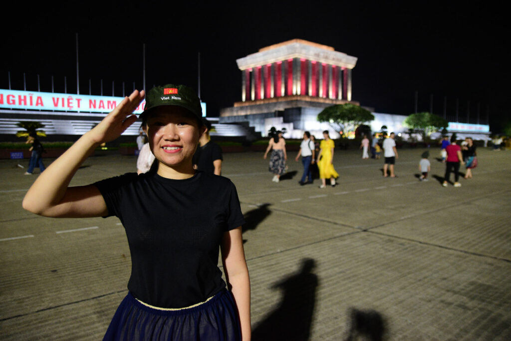 Hanoi la nuit le mausolé de Ho Chi minh