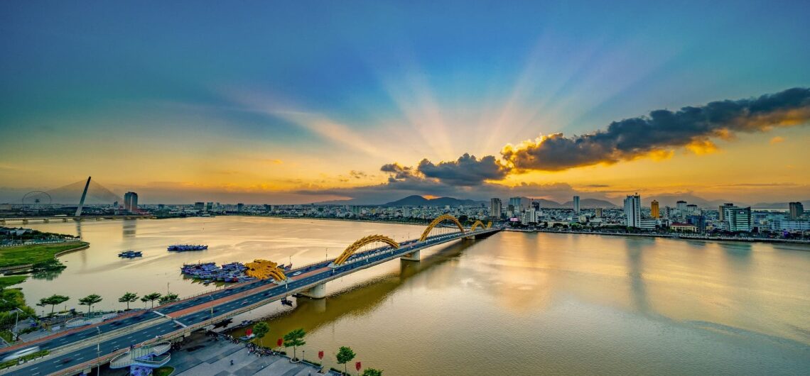 Pont du dragon à Danang 2