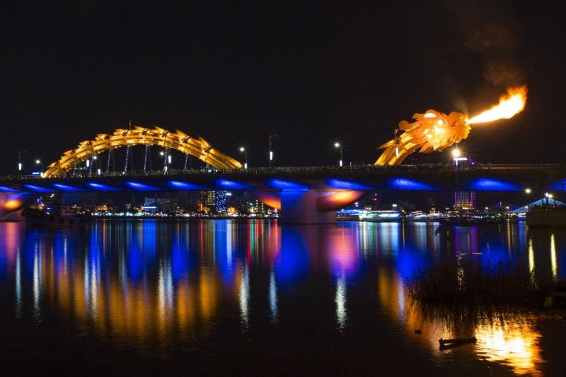 Pont du dragon à Danang 3