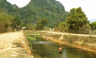 Vang Vieng Village Mong