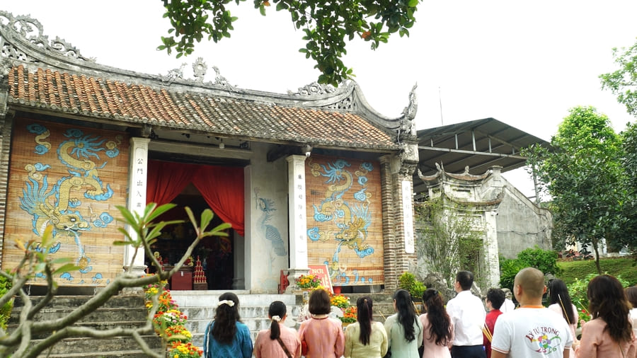 Temple An Duong Vuong Co Loa